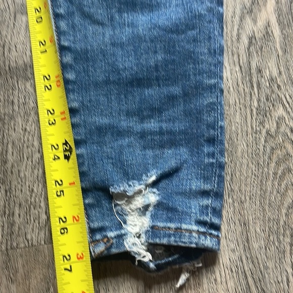 American Eagle Women’s Distressed Super High Rise Jegging, size 6 - Picture 9 of 12